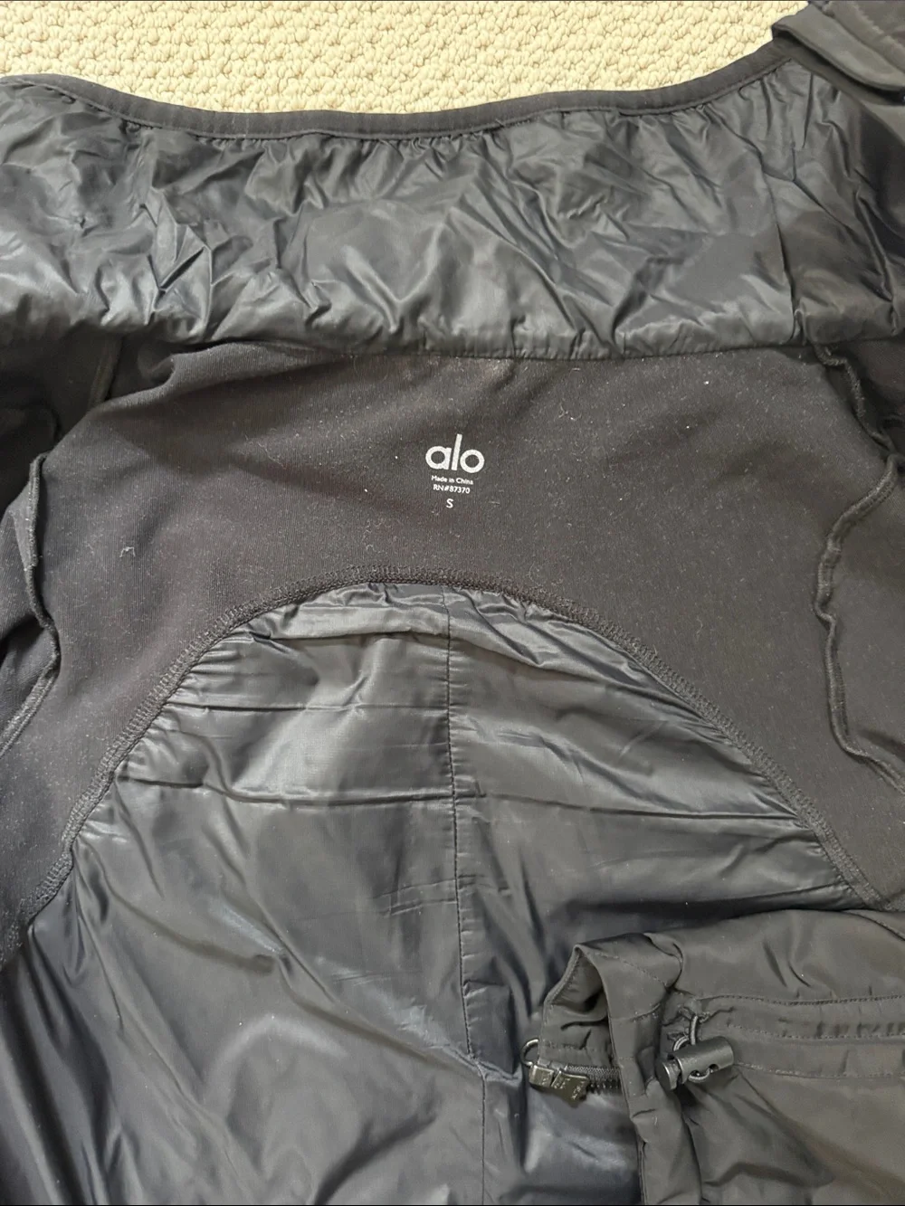 Alo Yoga Women’s Black Quilted Hybrid Puffer Jacket